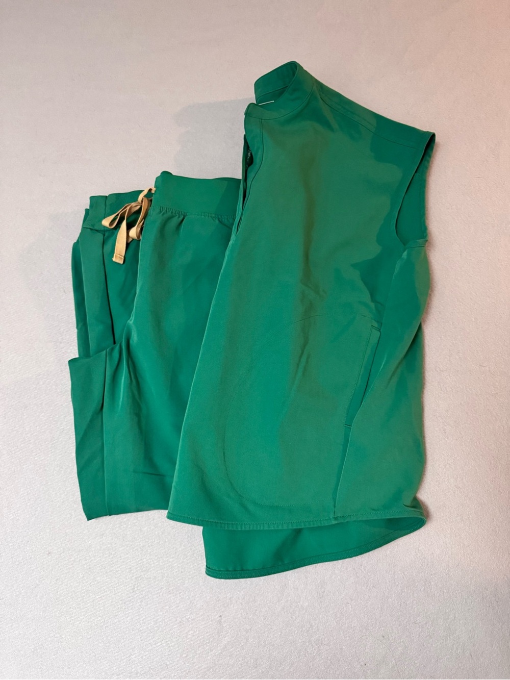 Figs Women's Green Sleeveless Scrub Top & Drawstring Joggers